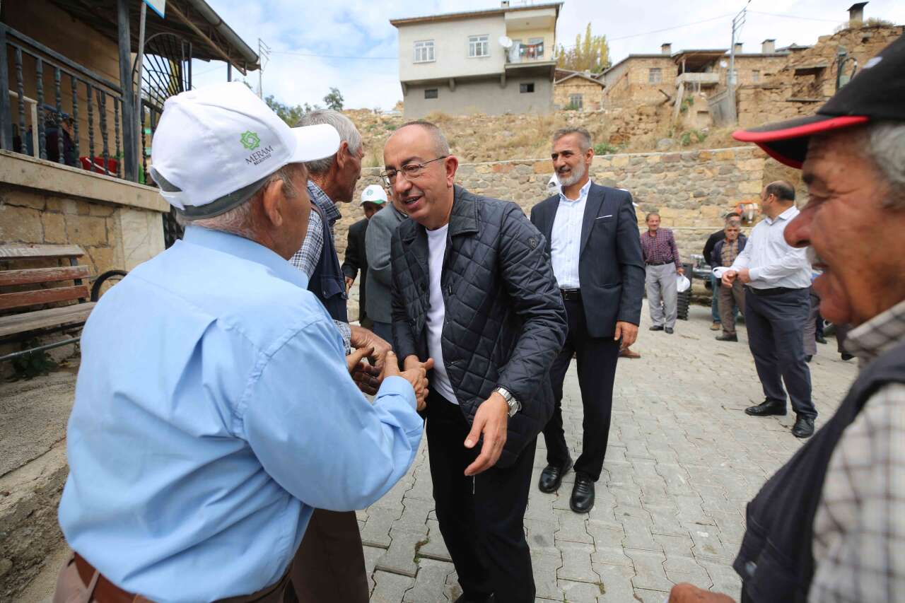 Başkan Kavuş’tan 7 mahalleye çıkarma! Konyalıların taleplerini yerinde dinledi 17